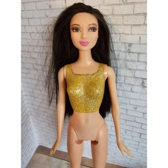 2006 Mattel Barbie Fashion Fever Lea Doll Gold Glitter Top Side Glance - Picture 2 of 5